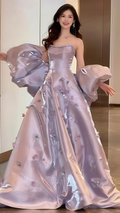 Precioso vestido de fiesta con apliques de satén lila, corte en A, sin tirantes, modelo Y7903