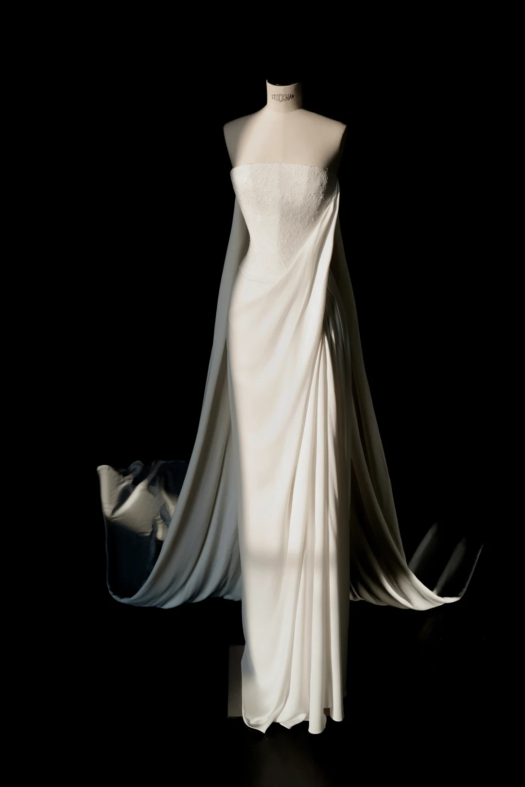 Robe de bal longue blanche fourreau en satin et dentelle sans bretelles Y8689