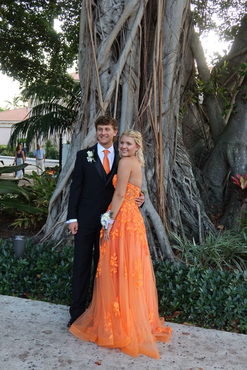 Vestido de graduación con apliques de encaje naranja, escote corazón ilusión, sin tirantes, tul, corte en A, cola de barrido, ideal para fiestas y graduaciones (Y4167)
