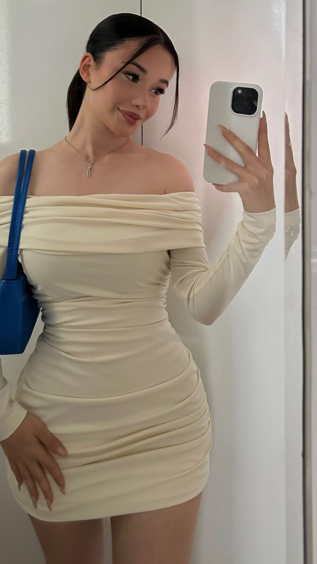 Robe moulante sexy à épaules dénudées et manches longues, idéale pour un bal de promo (Y2491)