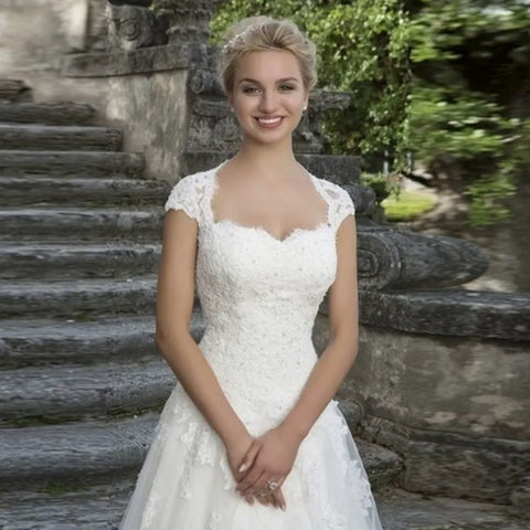 Vestidos De Novia De manga casquillo cuello increíble Vestidos De Novia apliques Vestido De Noiva bata De encaje De mariée