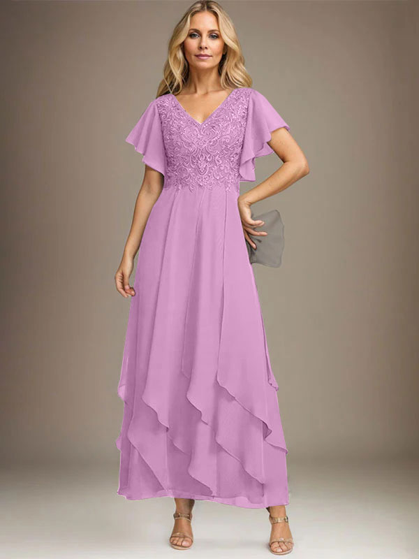 Vestido de novia de corte línea A, escote en V, largo hasta el tobillo, de gasa de encaje con volantes en cascada. 