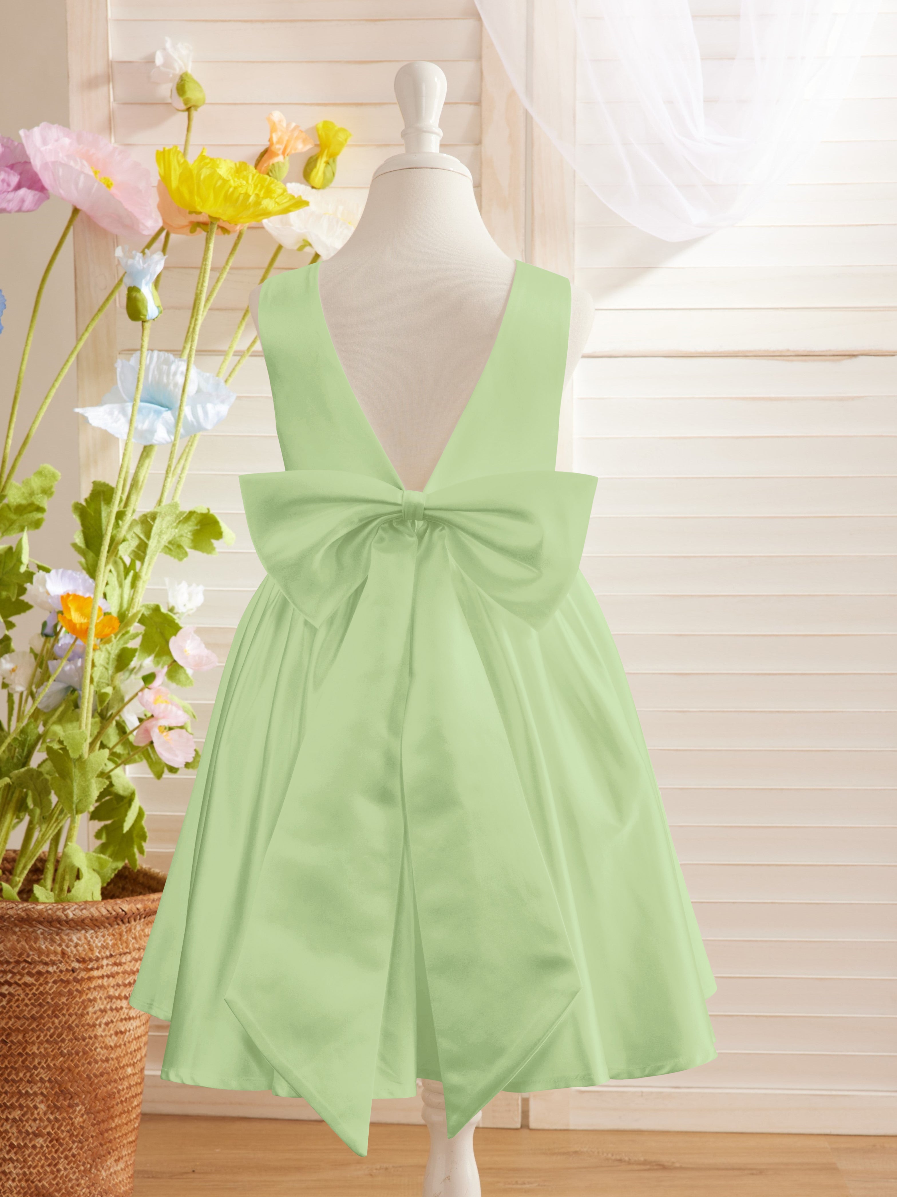 Elegante vestido de niña de las flores de satén con corte en A, espalda en V y lazo, hasta la rodilla 