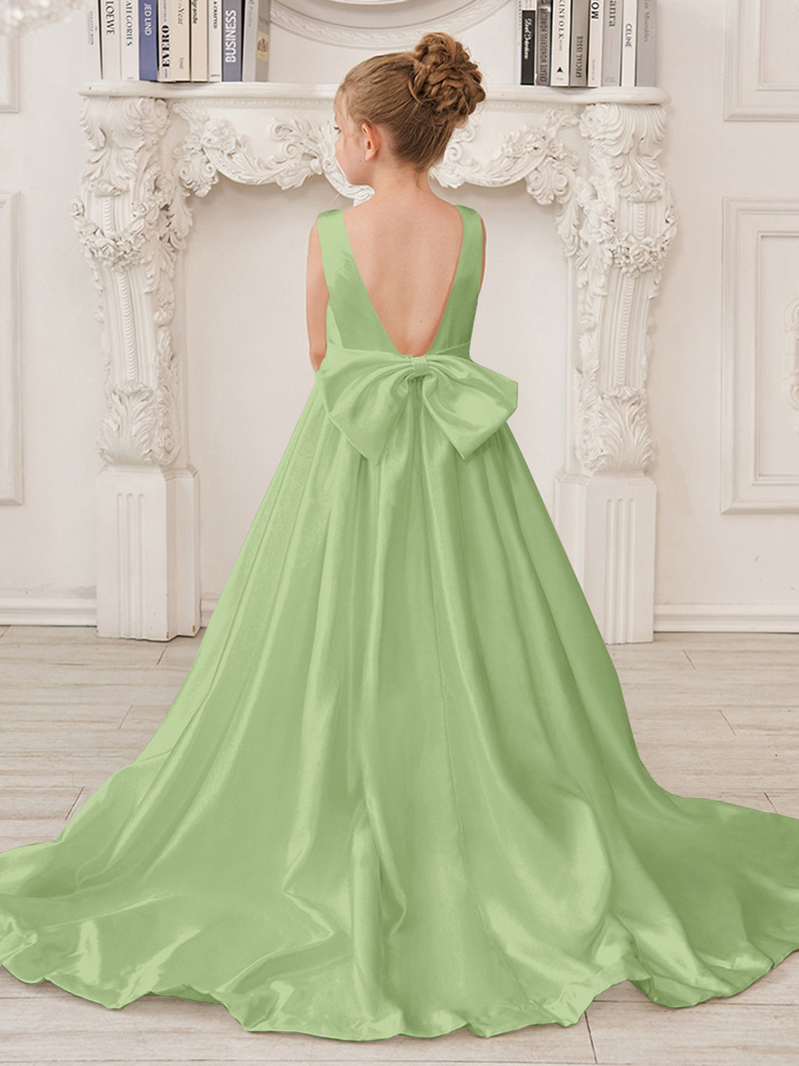 Vestido de niña de las flores de satén sin mangas, corte princesa, con cola y lazo. 