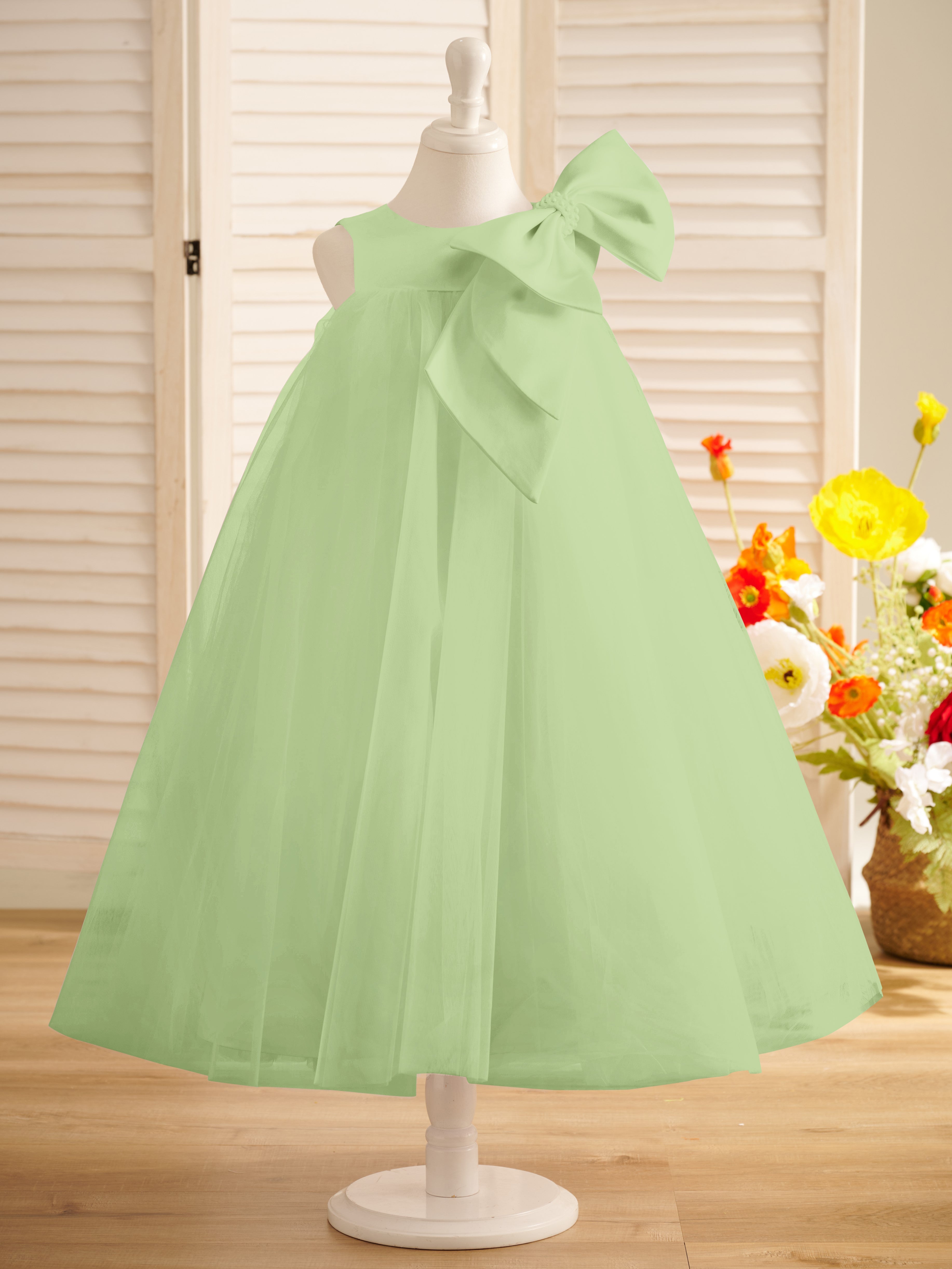 Vestido de niña pequeña de las flores, corte en A, con gran lazo y tul, hasta la rodilla. 