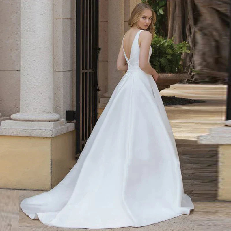 Robes de mariée simples de coupe trapèze avec poches, robe de mariée classique en satin sans manches et dos nu à col en V, nouveautés 