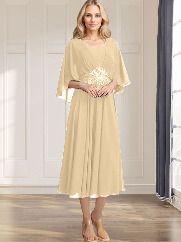 Robe de mariée trapèze en mousseline de soie, longueur thé, col en V, ornée de sequins plissés, d'appliques de dentelle et de perles. 