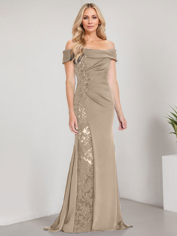 Robe de mariée sirène longue à épaules dénudées, coupe trapèze, ornée d'appliqués de perles et fendue jusqu'en haut, idéale pour la mère de la mariée. Décolleté épaules dénudées. Fendue haut. 