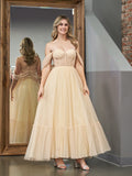 Vestido de graduación de corte A, tul color champán, escote corazón y largo hasta la rodilla