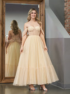 Vestido de graduación de corte A, tul color champán, escote corazón y largo hasta la rodilla