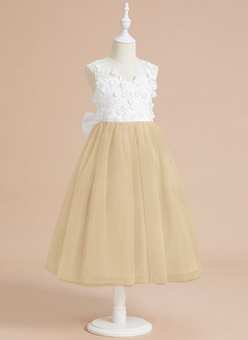 Vestido midi de encaje floral y lazo grande 