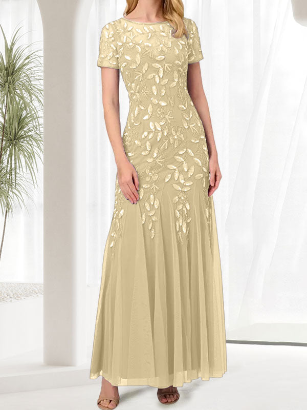 Robe longue bleue sirène à col rond ornée de perles, idéale pour la mère de la mariée