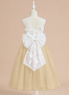 Vestido midi de encaje floral y lazo grande 