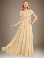 Robe de mariée longue en mousseline de soie, coupe trapèze, décolleté rond, ornée d'appliqués et de sequins, idéale pour la mère de la mariée. 