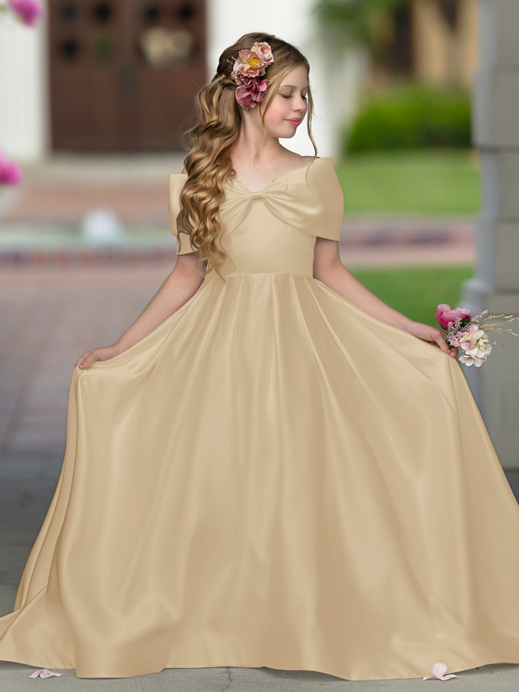 Elegante vestido de princesa de satén marfil con cola y lazo para niñas de las flores 