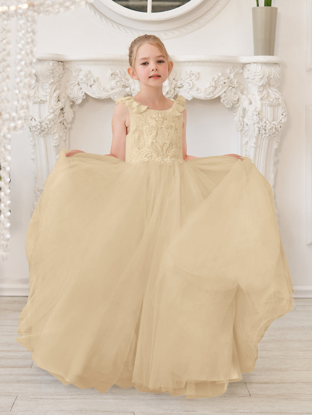 Elegante vestido blanco de tul para niña de las flores con cola corta 