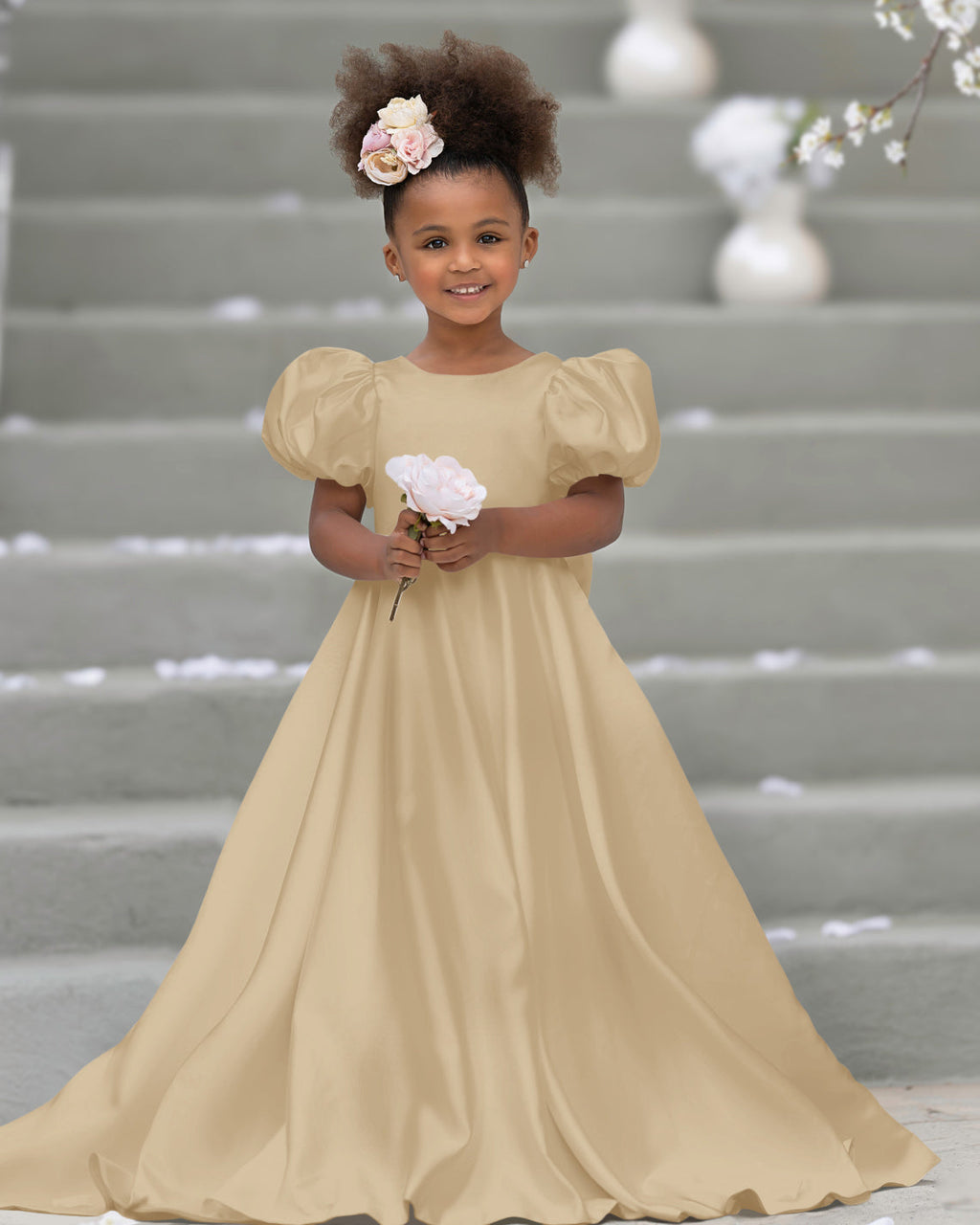 Vestido de niña de las flores con mangas abullonadas, lazo, botones en la espalda y cola de barrido 