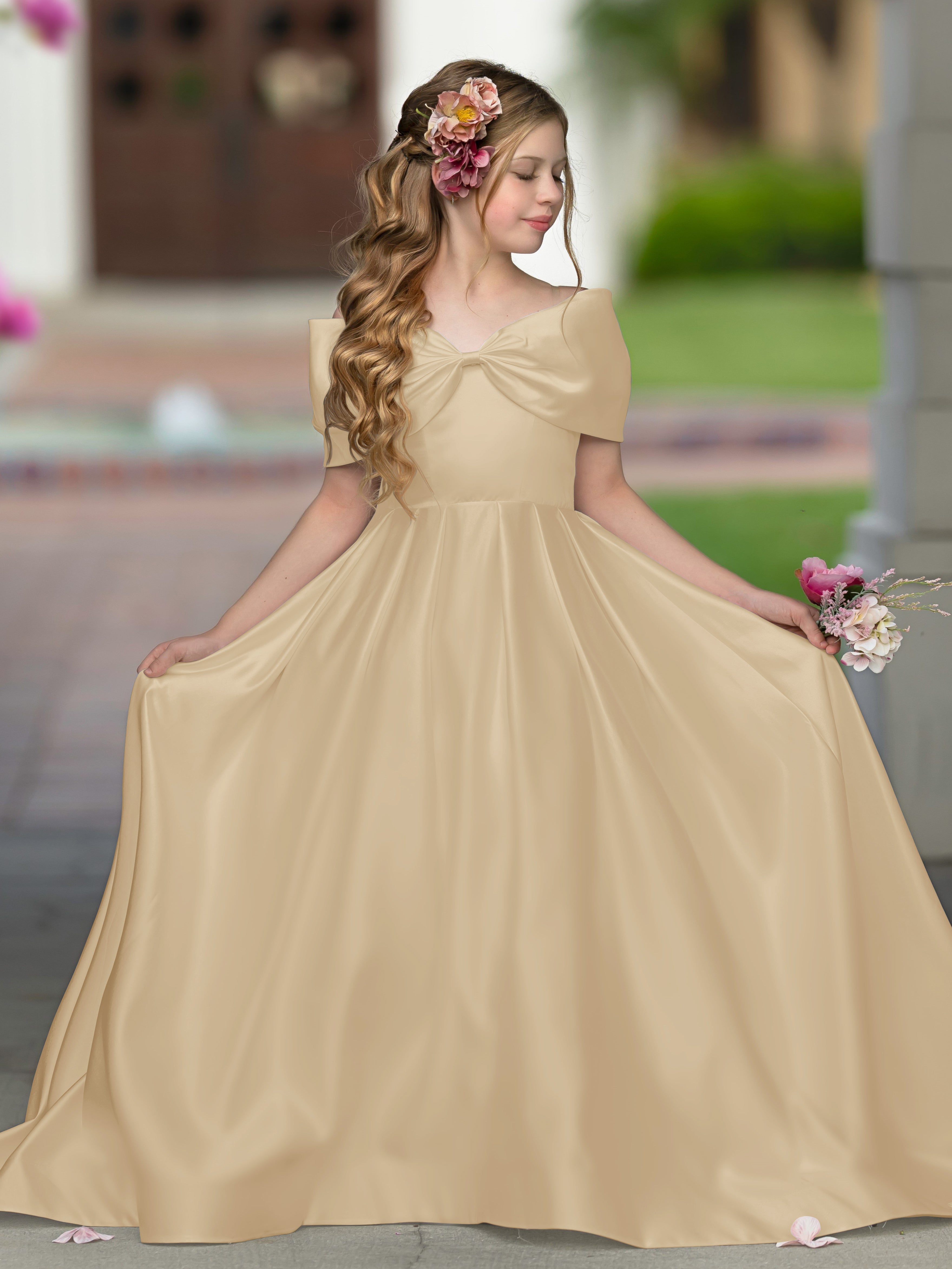 Elegante vestido de princesa de satén marfil con cola y lazo para niñas de las flores 