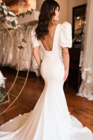 Robe de mariée sirène longue chic en satin, dos nu, col carré et manches courtes