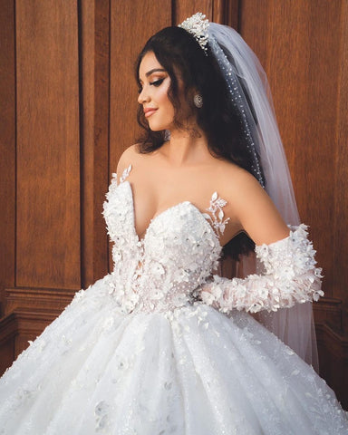 Elegante vestido de novia largo blanco con escote en V, corte en A, apliques, mangas y cola