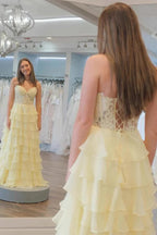 Vestidos de graduación de corte A con escote corazón, apliques de encaje y volantes