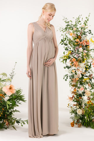 Vestido de dama de honor de gasa con cola de cepillo