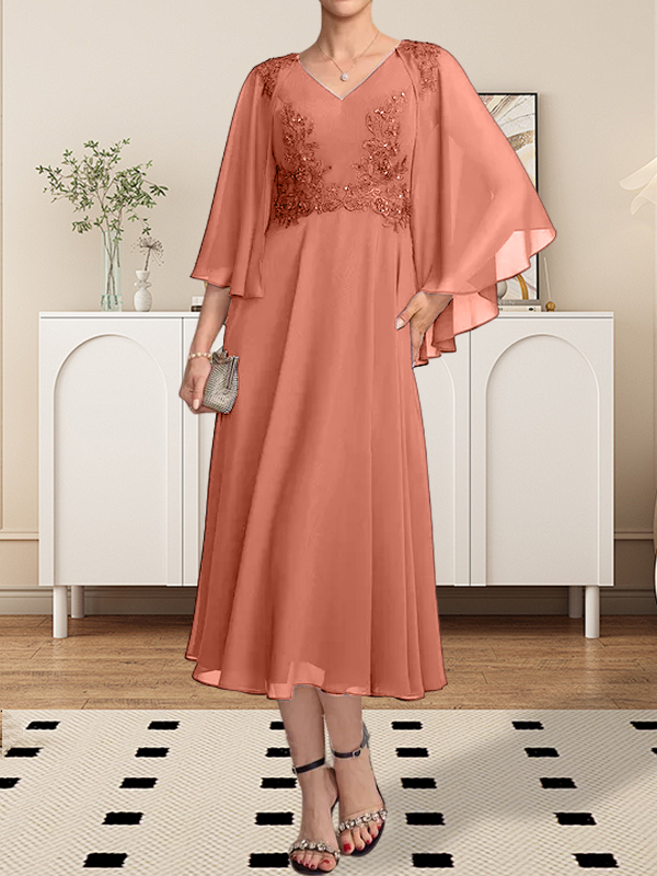 Vestido de corte A, escote en V, largo hasta la rodilla, de gasa, encaje, con lentejuelas y pedrería para la madre de la novia.