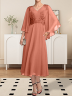Vestido de corte A, escote en V, largo hasta la rodilla, de gasa, encaje, con lentejuelas y pedrería para la madre de la novia.