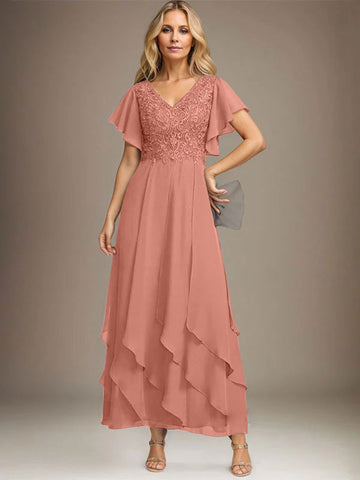 Vestido de novia de corte línea A, escote en V, largo hasta el tobillo, de gasa de encaje con volantes en cascada. 