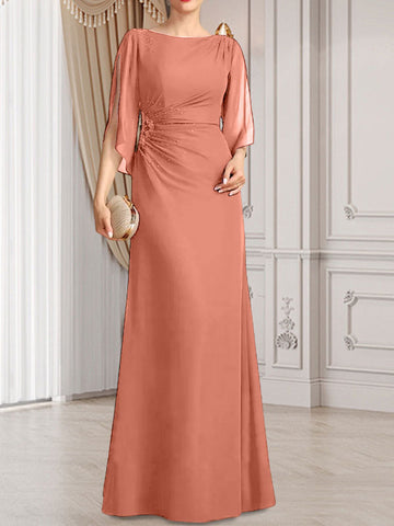 Robe fourreau/colonne longue en mousseline pour la mère de la mariée, ornée de perles plissées.