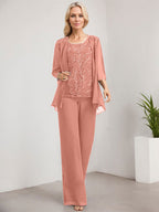Vestido de novia de gasa con encaje y lentejuelas, estilo mono/pantalón, largo hasta el suelo, con escote redondo.