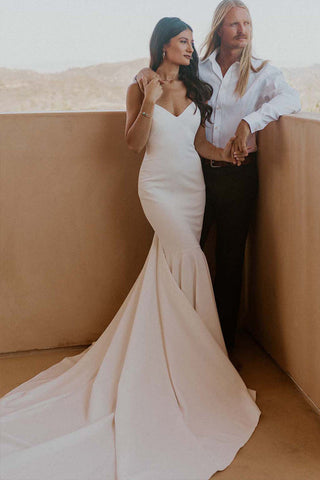 Vestido de novia clásico de playa, sencillo, color marfil, con tirantes finos y escote en V WD645