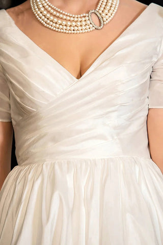 Vestido de novia bohemio clásico de corte A, escote en V, manga corta y pliegues WD677