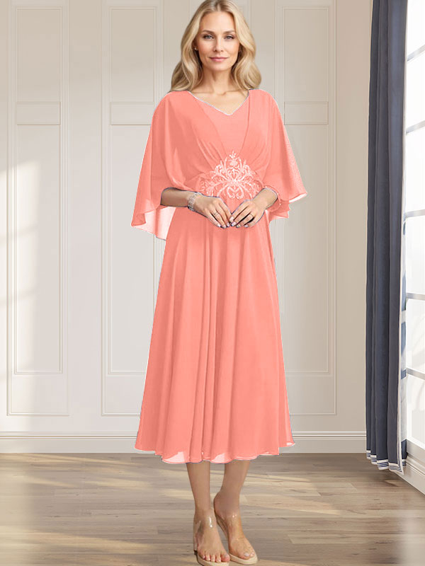 Robe de mariée trapèze en mousseline de soie, longueur thé, col en V, ornée de sequins plissés, d'appliques de dentelle et de perles. 