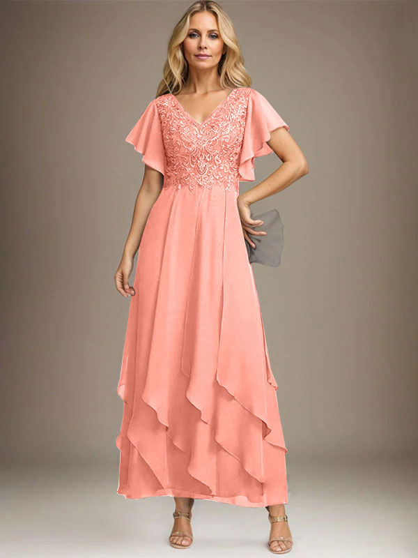 Vestido de novia de corte línea A, escote en V, largo hasta el tobillo, de gasa de encaje con volantes en cascada. 