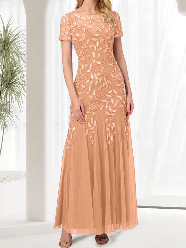 Robe longue bleue sirène à col rond ornée de perles, idéale pour la mère de la mariée