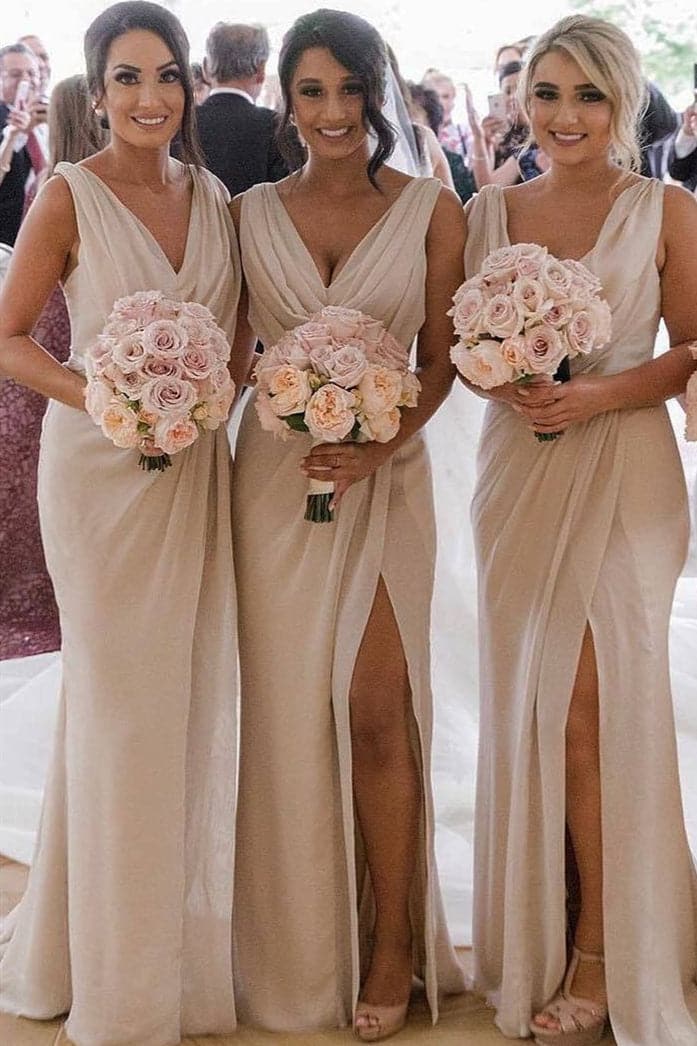 Vestido de dama de honor color piel con cuello vuelto y abertura VMB33