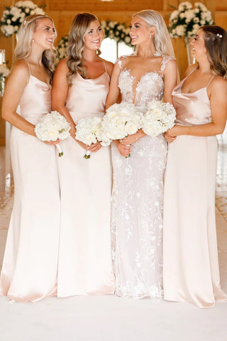 Vestido de dama de honor color champán con tirantes finos y cuello drapeado BD123