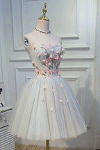 Lindos vestidos cortos de fiesta de bienvenida de tul gris, corte en A, escote corazón y flores