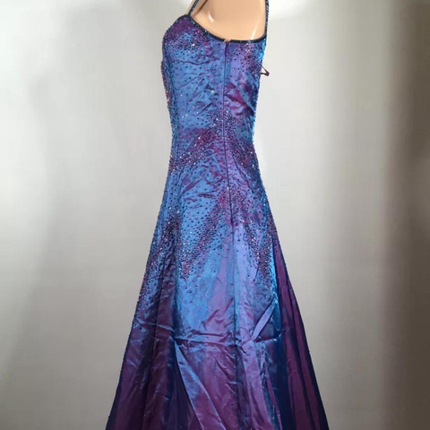 Precioso vestido de noche morado con cuentas, corte en A, tirantes finos, ideal para fiestas y graduaciones (Y7955)
