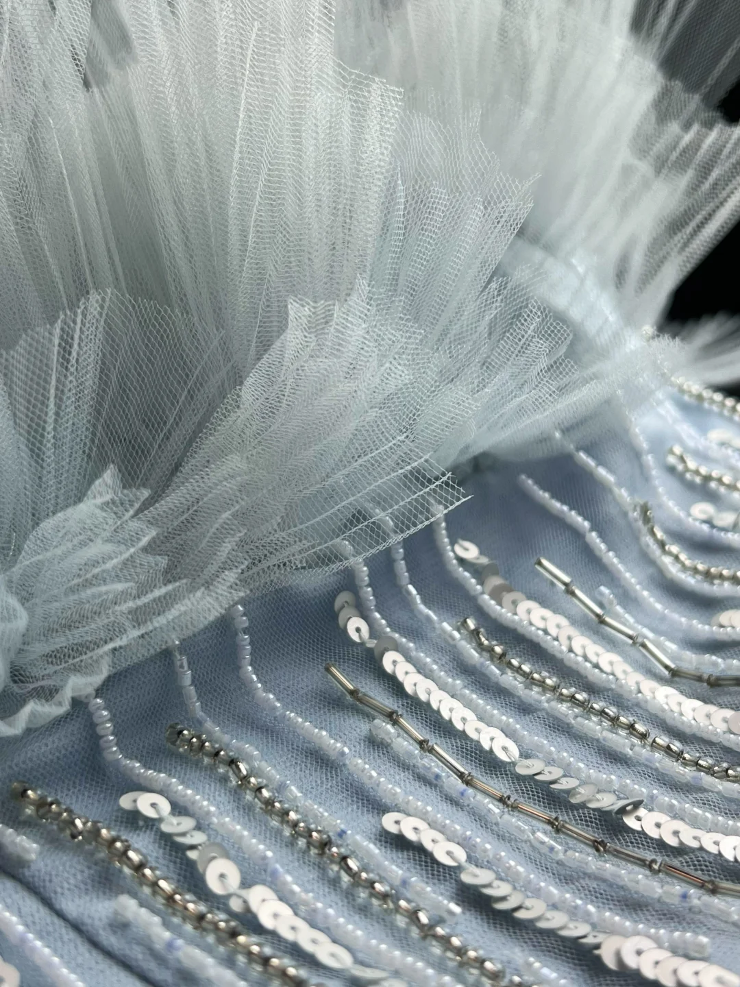 Robe de bal élégante en tulle bleu à sequins et perles, coupe trapèze, Y8646