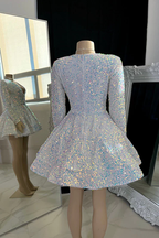 Robe de bal de fin d'études blanche courte à sequins, col en V et coupe trapèze, référence Y1951