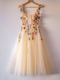 Vestidos de graduación de tul con flores hasta la rodilla