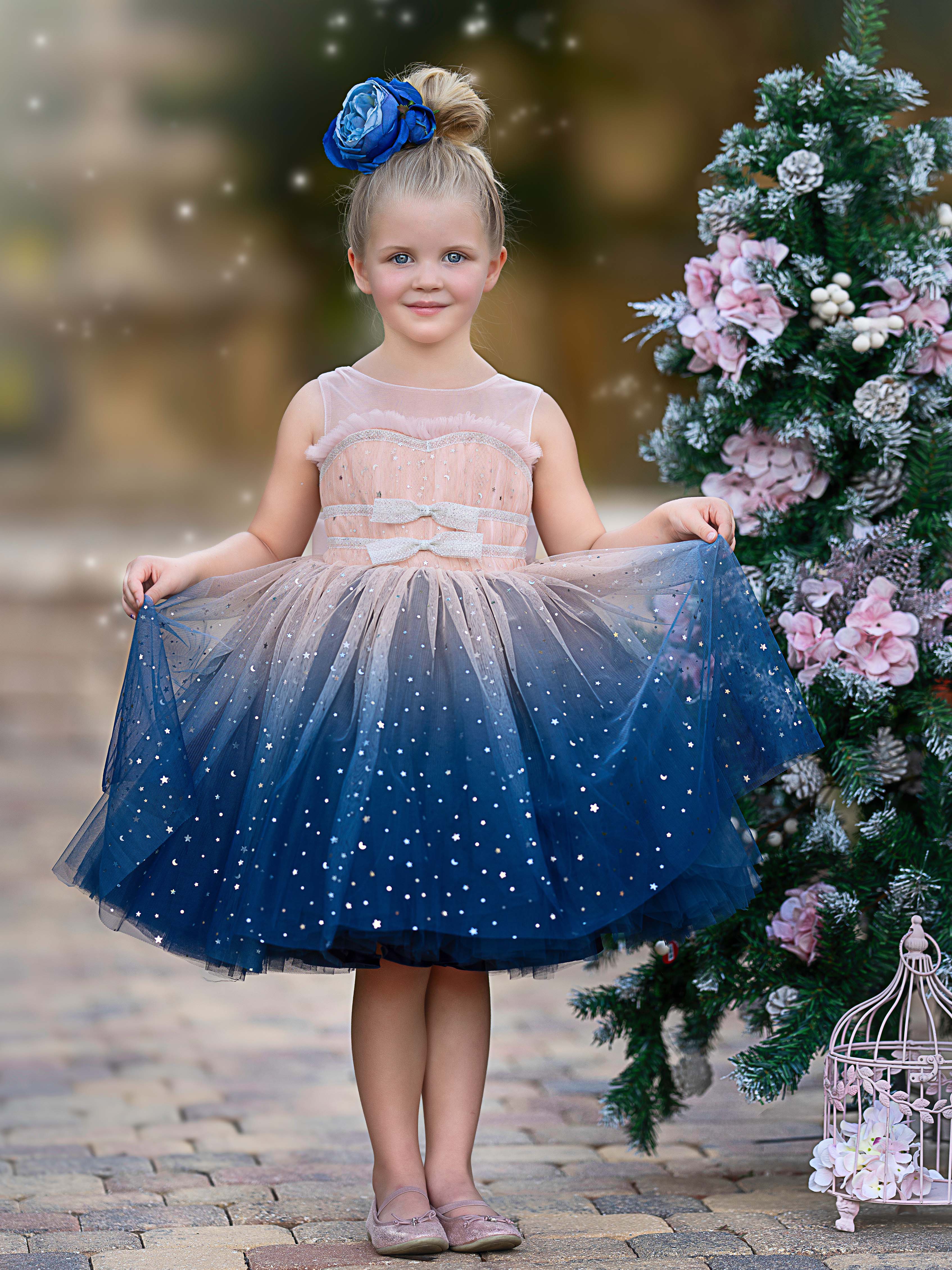 Impresionante vestido de niña azul degradado de tul hasta la rodilla 