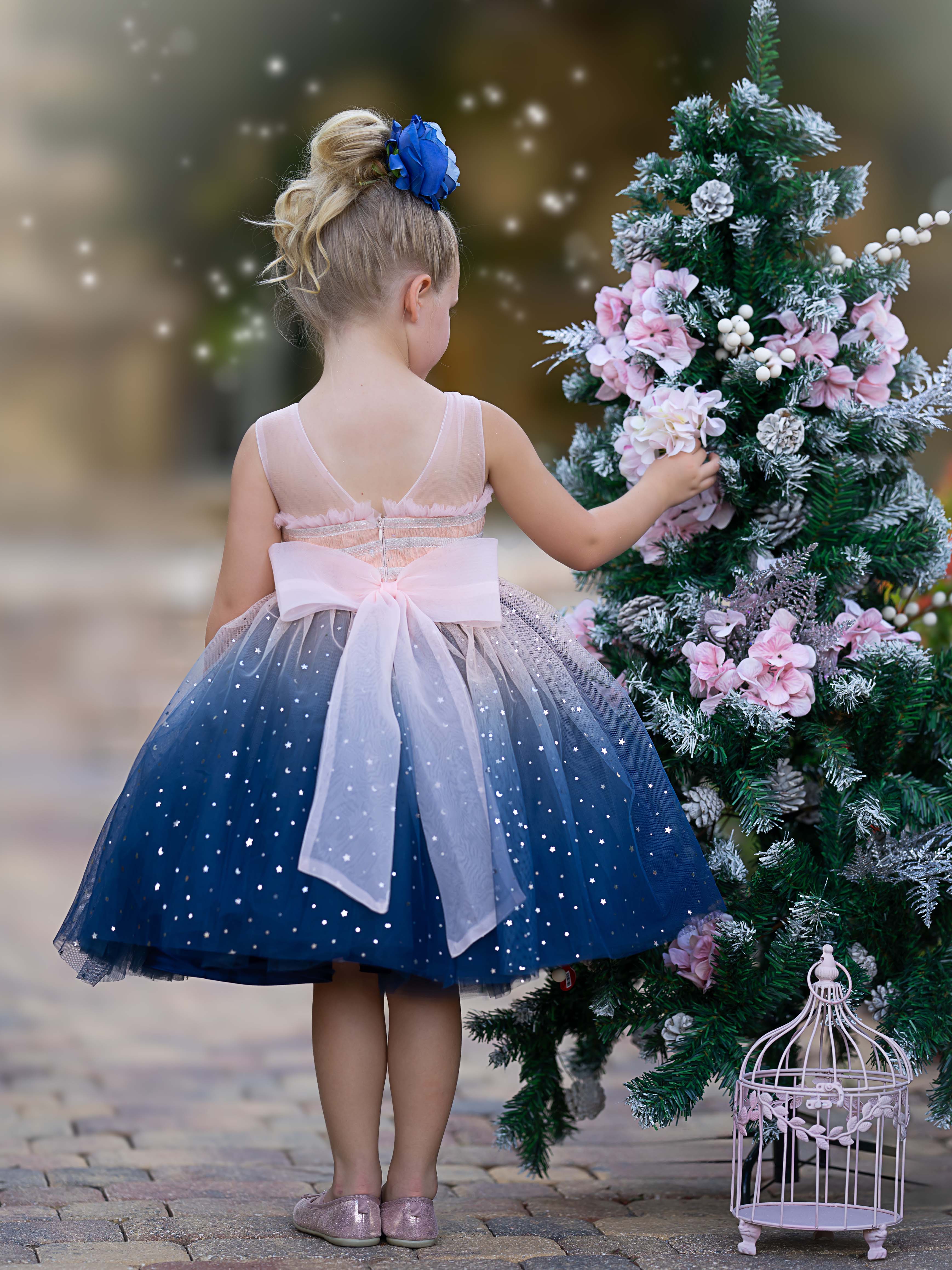 Impresionante vestido de niña azul degradado de tul hasta la rodilla 