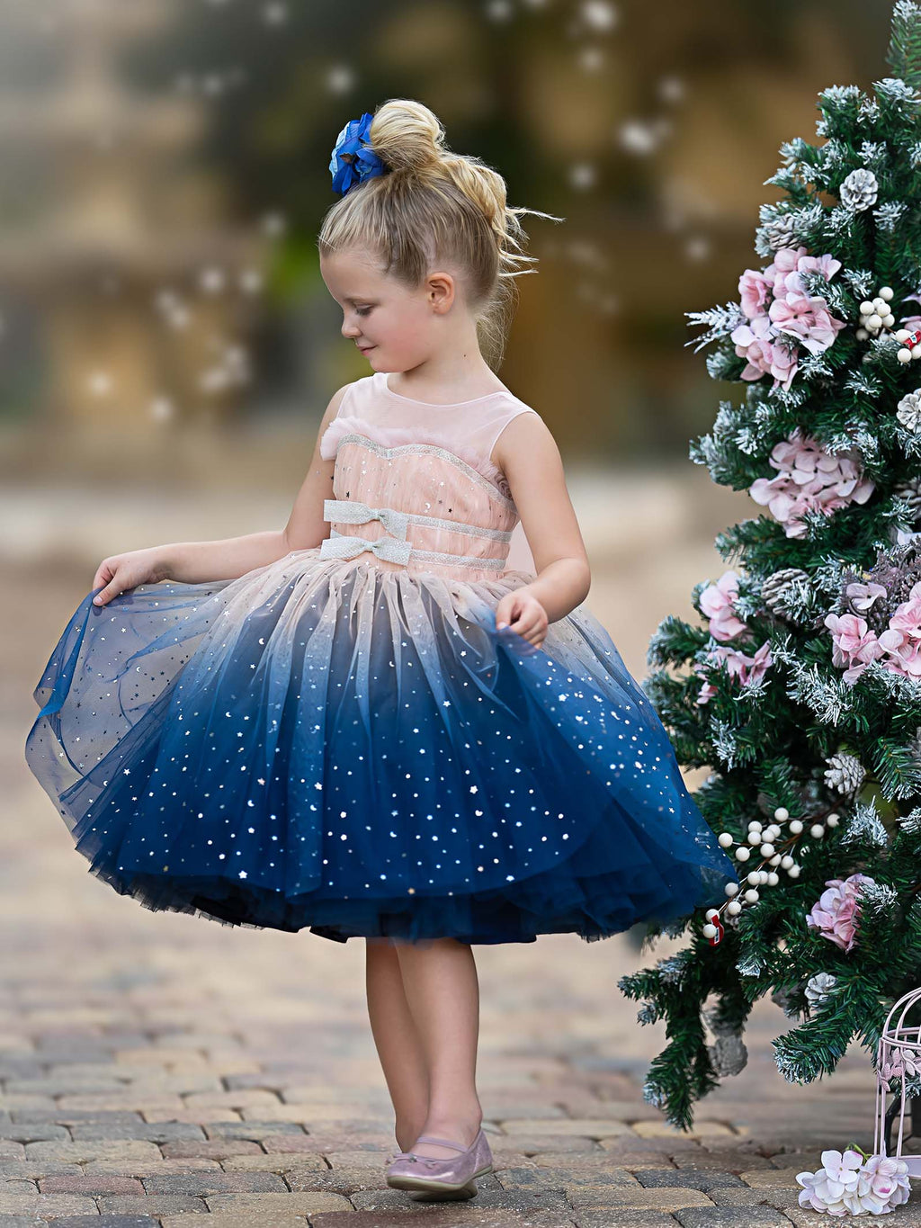Impresionante vestido de niña azul degradado de tul hasta la rodilla 