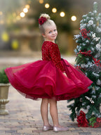 Vestido festivo de tul con escote en V profundo y lentejuelas hasta la rodilla, ideal para fiestas navideñas y de fin de año. 