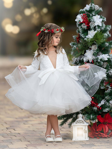 Vestido festivo de tul con escote en V profundo y lentejuelas hasta la rodilla, ideal para fiestas navideñas y de fin de año. 