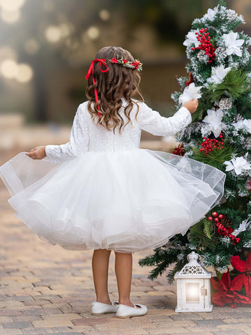 Vestido festivo de tul con escote en V profundo y lentejuelas hasta la rodilla, ideal para fiestas navideñas y de fin de año. 