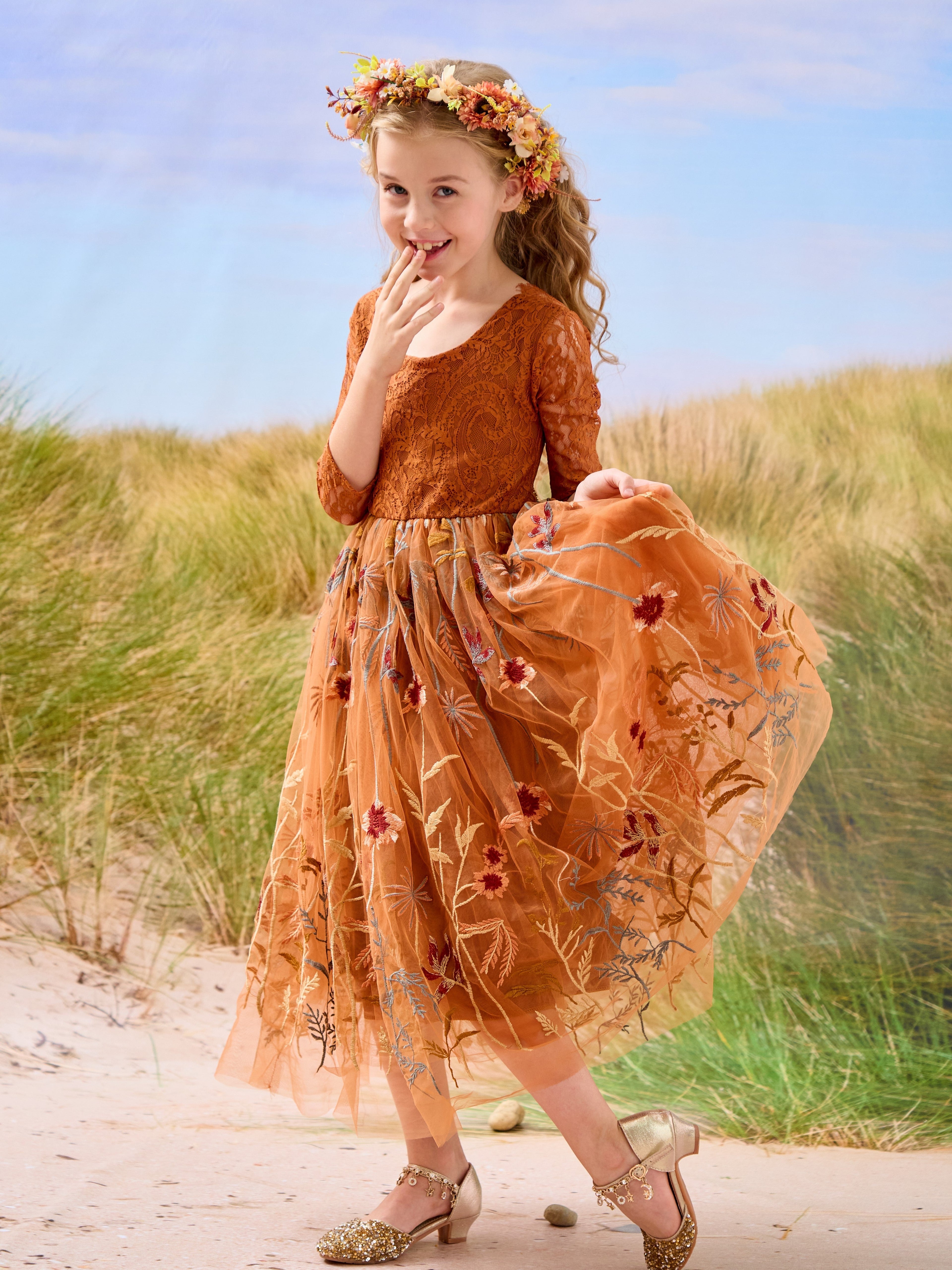 Vestido de niña de las flores color naranja quemado, con encaje, tul y bordados hasta el tobillo 